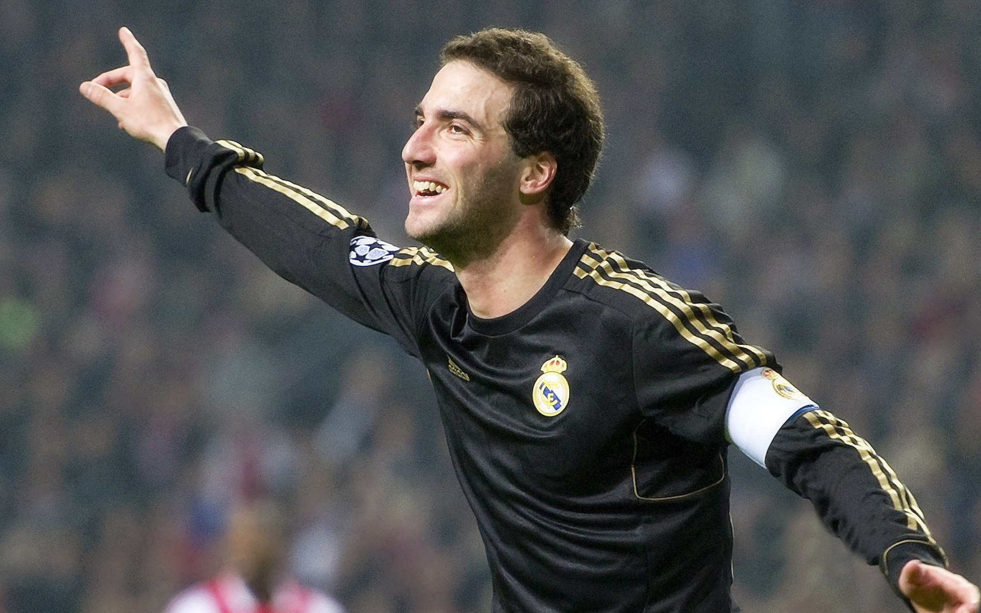 开云体育2026-萨拉赫NBA接管巴黎，当足球巨星在篮球场写下哥斯达黎加神话