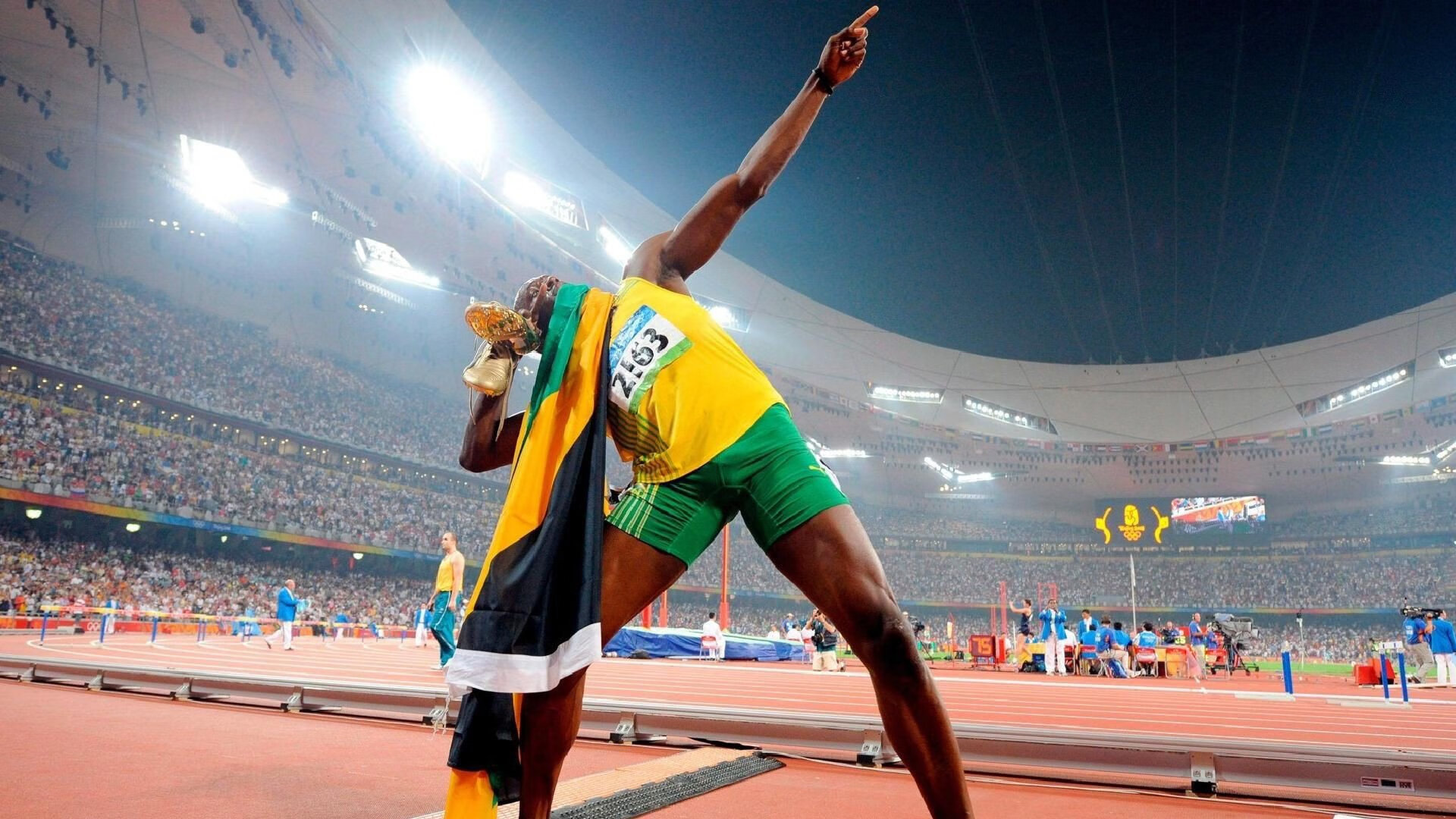 山西队击溃湖人，哈登在F1街道赛接管比赛，当平行宇宙的体育头条成为现实